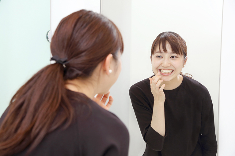 以前に治療した歯が黒くなって気になる。